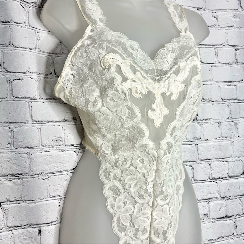 Vintage Victoria’s Secret Ivory Sheer Lace High Cut Thong Bodysuit Size Small - Picture 3 of 8